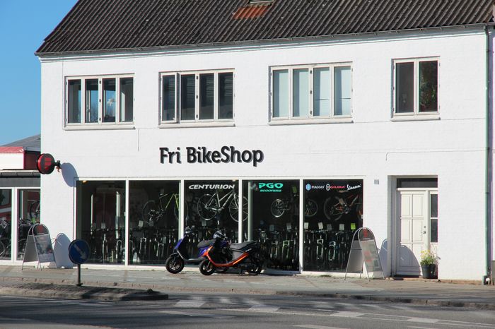 Fri Bikeshop   Them
86848870
jans.cykler@mail.dk
www.janscykler.dk